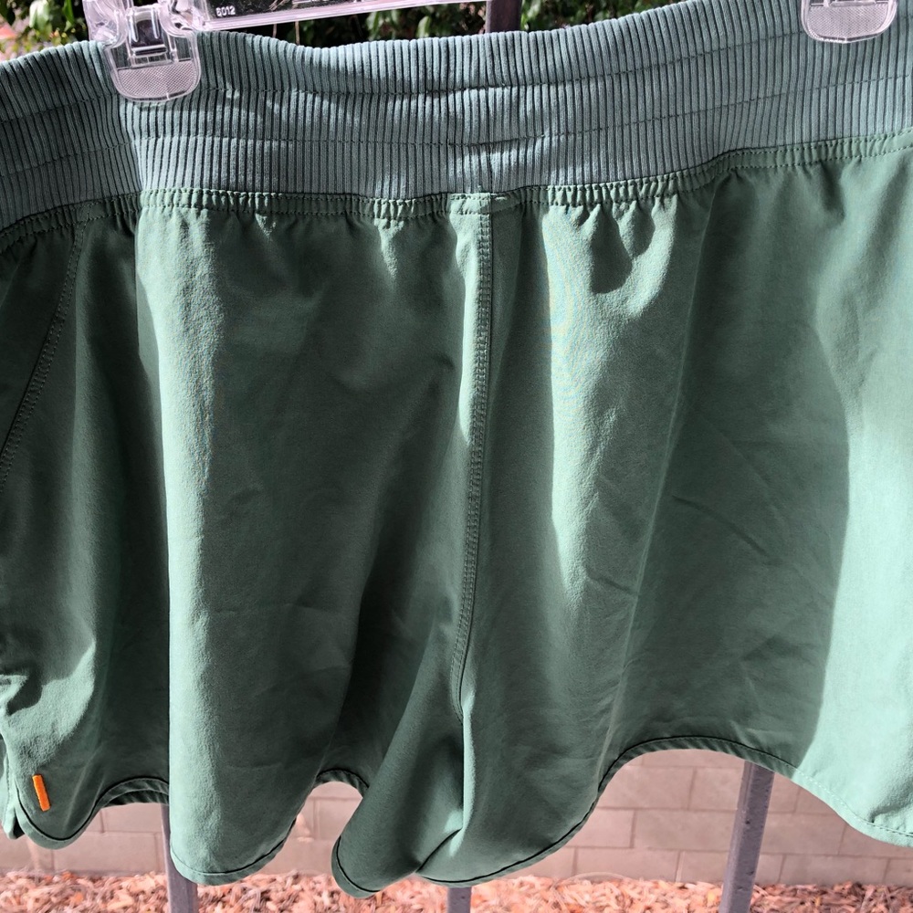 Lucy Green Shorts - Picture 2 of 5